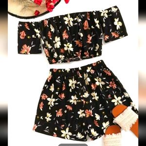 NWT 2 Vacation Floral Off-the-Shoulder Crop Top & Shorts Set